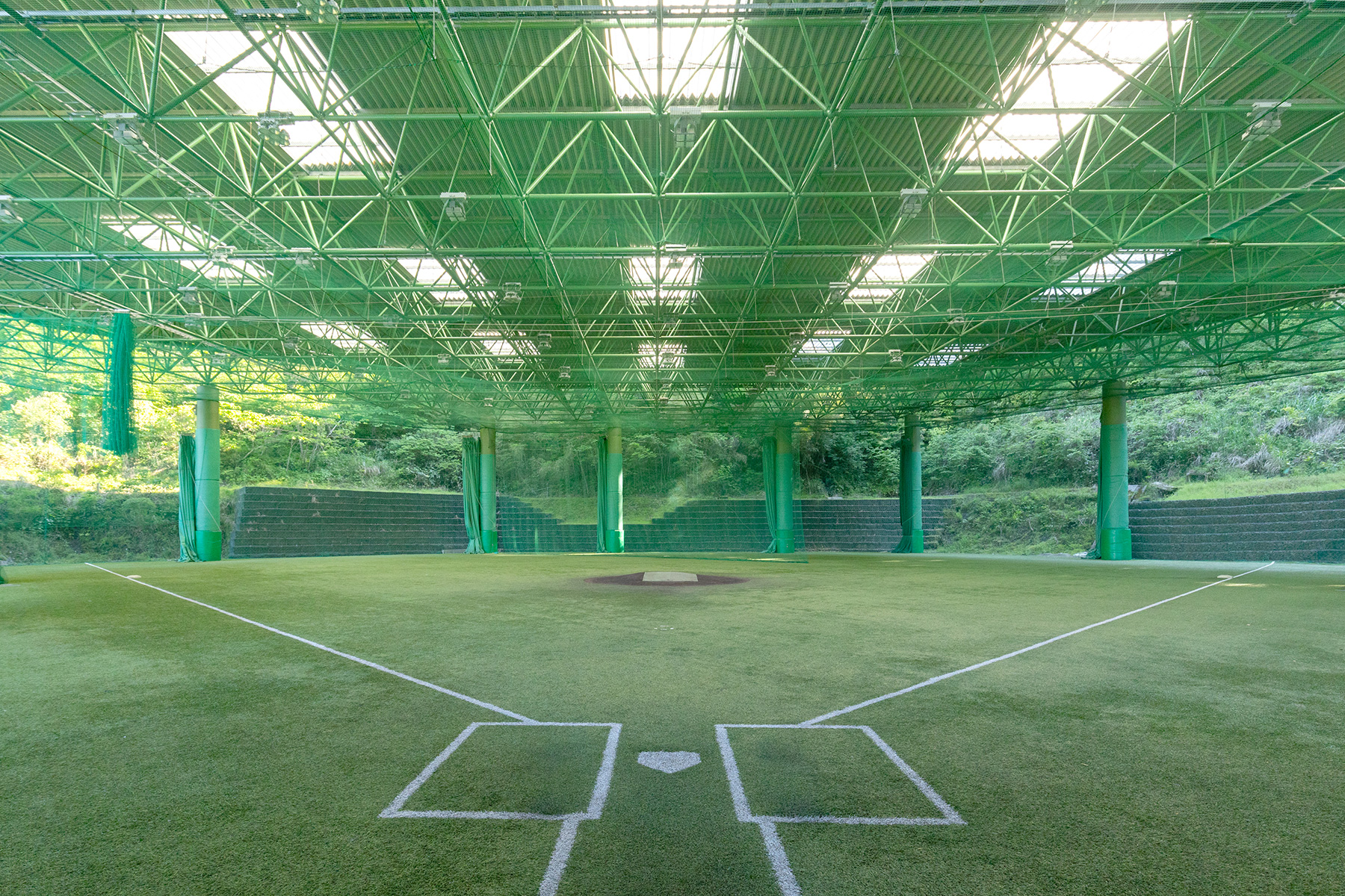 屋内多目的球技場