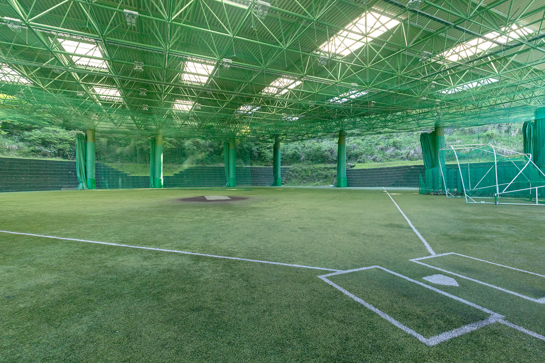 屋内多目的球技場