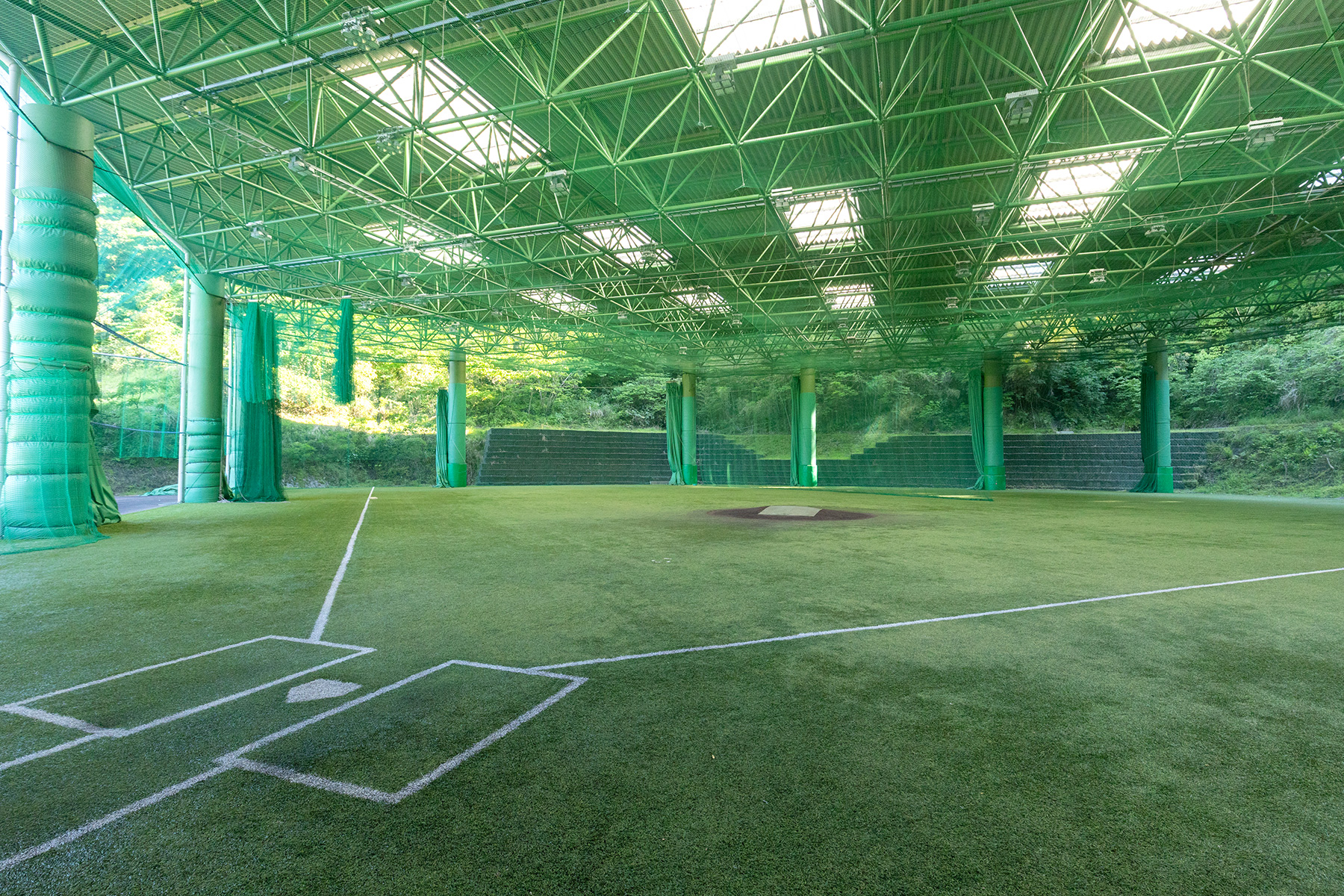 屋内多目的球技場